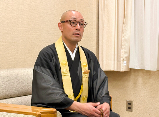 東山繊那