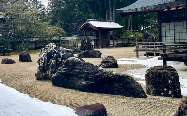 画像：金剛峯寺庭園 蟠龍庭（ばんりゅうてい）