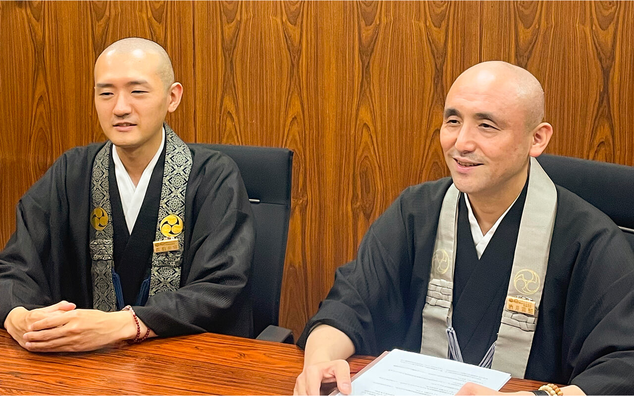 画像：酒井事務局長（右）　佐伯課長（左）