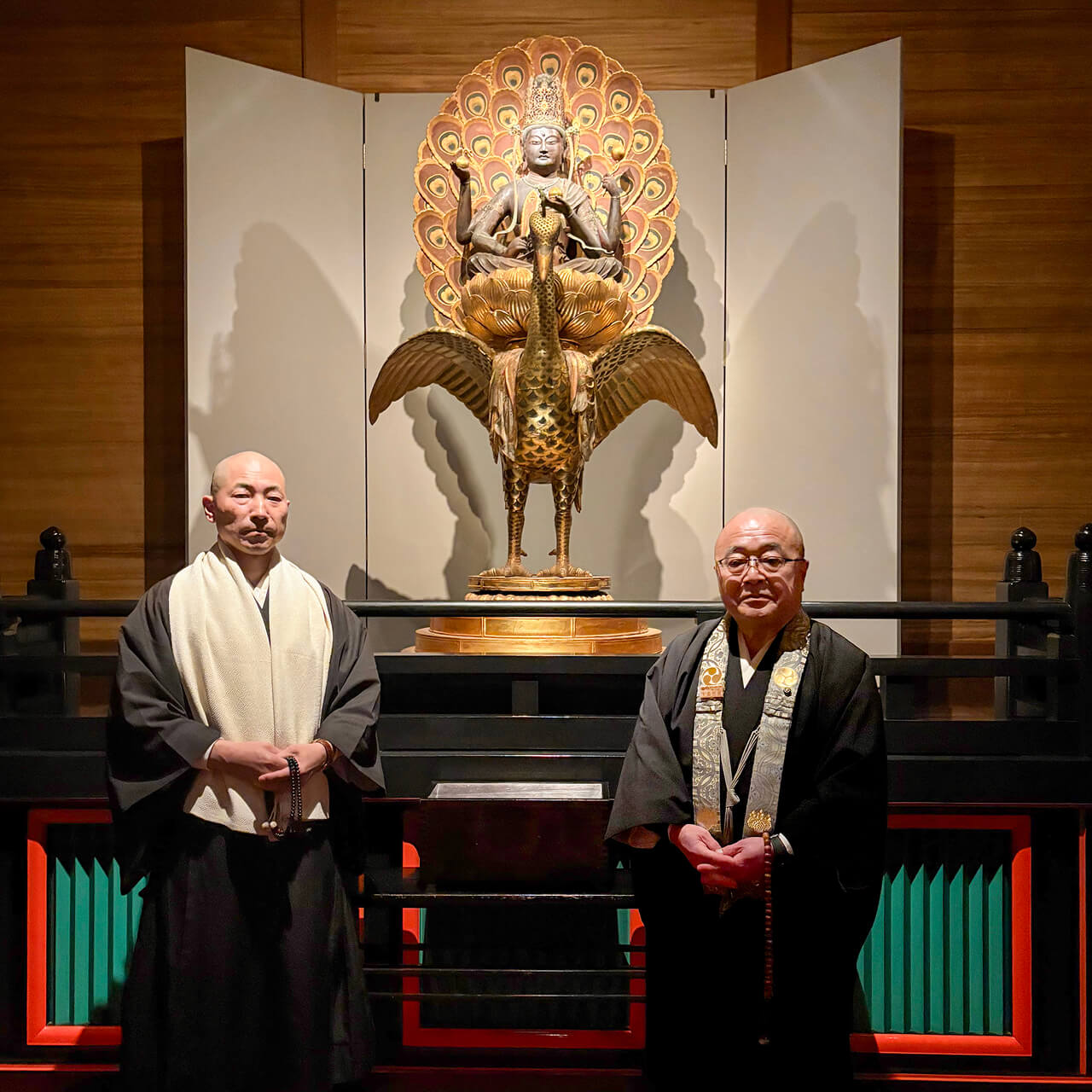 赤堀課長（左）　大森館長（右）／ 新館