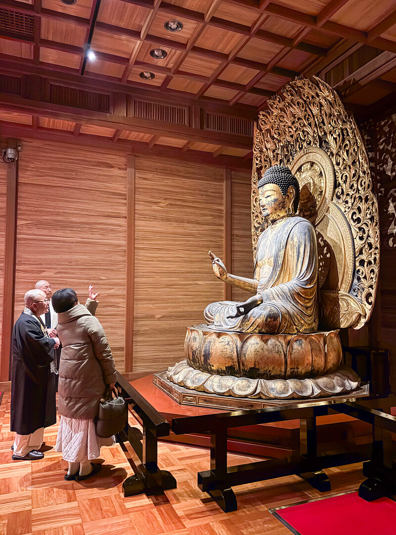 重文「木造阿弥陀如来坐像」／ 新館